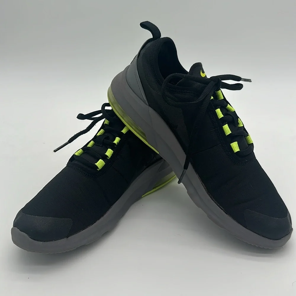 Nike Air Max Motion 2 GS Sneakers Youth Size 7 Black Volt Gray AQ2741–011